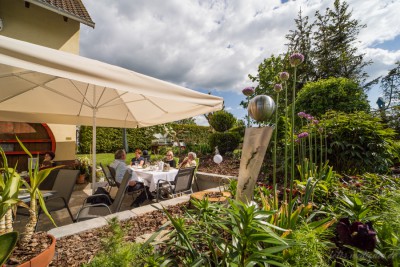 Frauenbergers Sommerterrasse und Kräutergarten in Ebenheim Thüringen