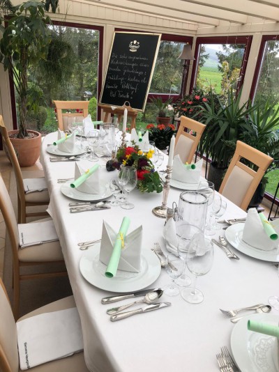 gemeinsam speisen in Frauenbergers Wintergarten gemeinsam speisen in Frauenbergers Wintergarten