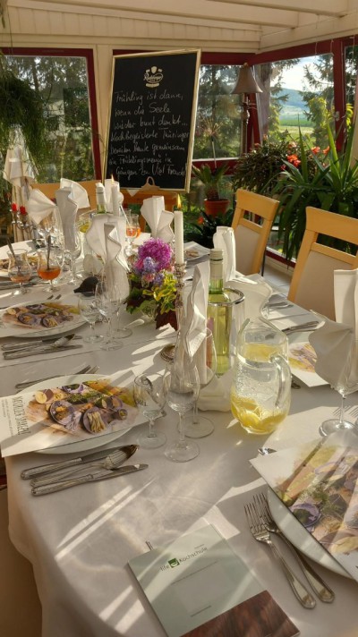 Der Tisch der Kochschule von Herbert Frauenberger ist gedeckt Der Tisch der Kochschule von Herbert Frauenberger ist gedeckt