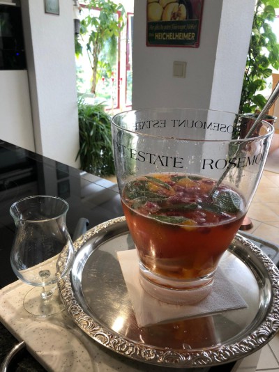 Minz-Bowle schmeckt besonders aromatisch Minz-Bowle schmeckt besonders aromatisch